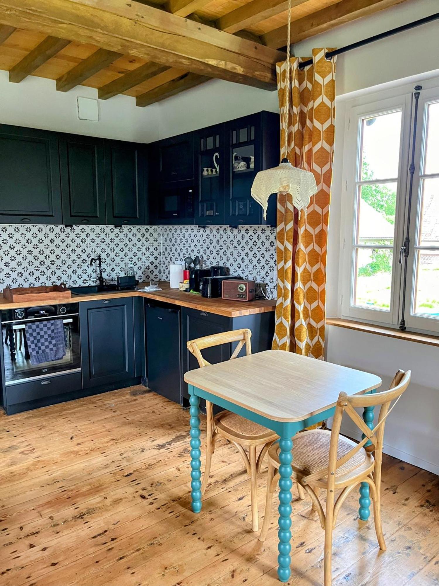 Chateau D'aigneville Bed & Breakfast *